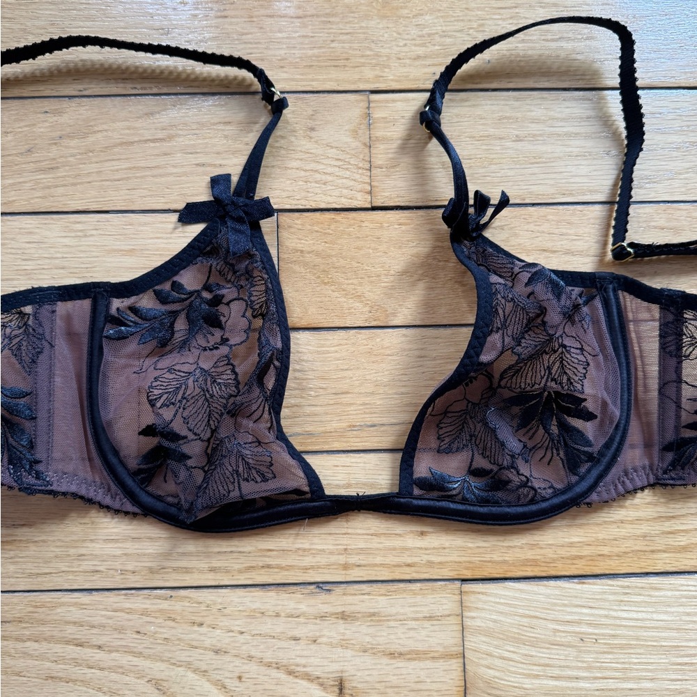Elegant Black Lace Bra see though